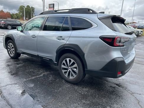 Used 2023 Subaru Outback Premium AWD/4WD image 5