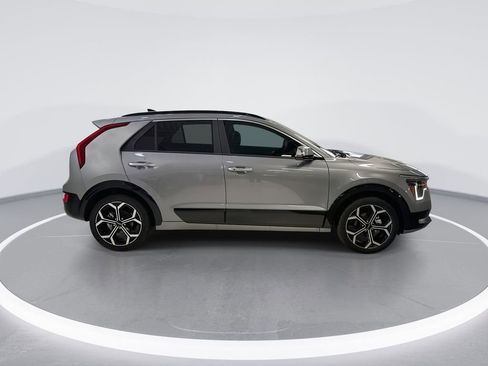 Used 2025 Kia Niro EX Touring image 8