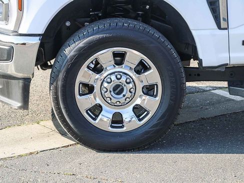 Used 2024 Ford F250 Lariat w/ Chrome Package image 9