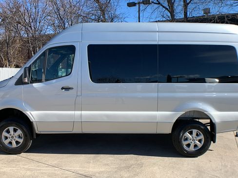 Used 2022 Mercedes-Benz Sprinter 2500 image 2