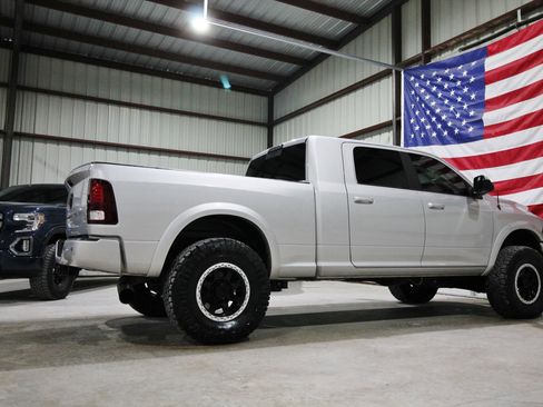 Used 2018 RAM 2500 Laramie w/ Sport Appearance Group AWD/4WD image 12