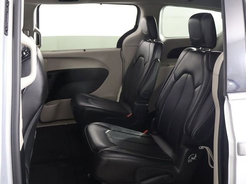 Used 2024 Chrysler Pacifica Touring-L image 24