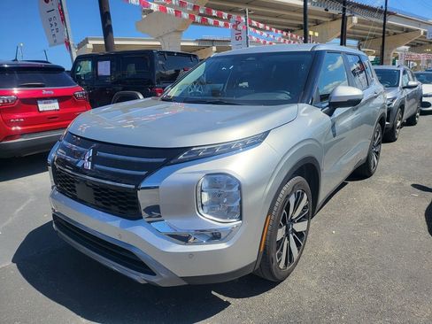 Used 2025 Mitsubishi Outlander SE image 1