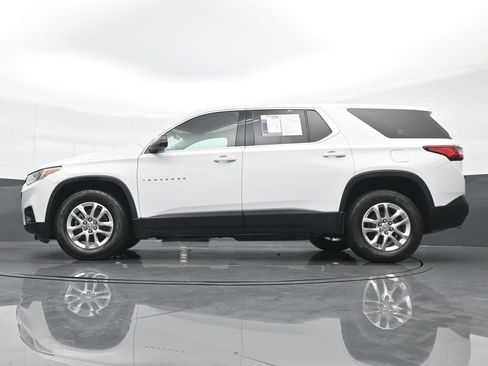 Used 2021 Chevrolet Traverse LS image 18