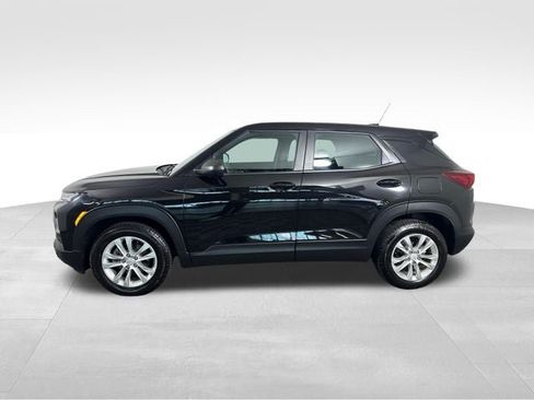 Used 2023 Chevrolet TrailBlazer LS FWD image 3