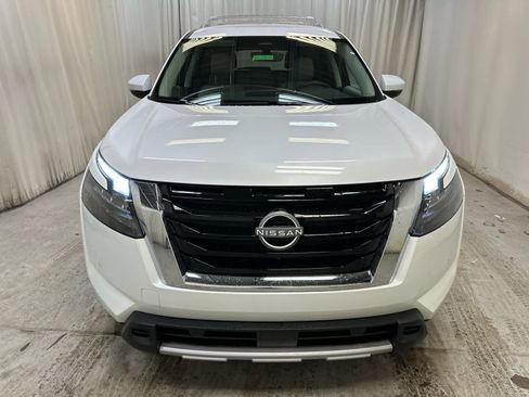 New 2025 Nissan Pathfinder SL image 6