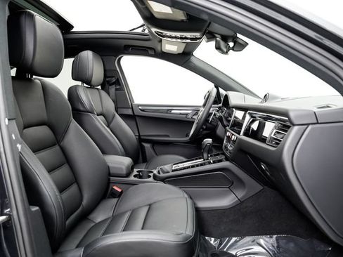Certified 2026 Porsche Macan AWD/4WD image 27