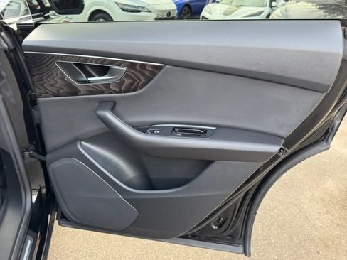 Used 2022 Audi Q8 Premium w/ Convenience Package image 23