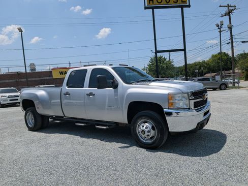 Used 2013 Chevrolet Silverado 3500 W/T AWD/4WD image 3
