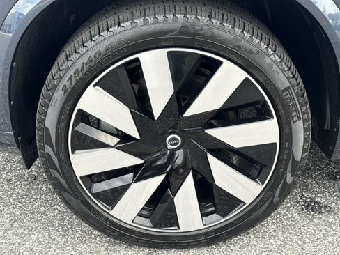 Certified 2024 Volvo XC90 T8 Plus AWD/4WD image 12