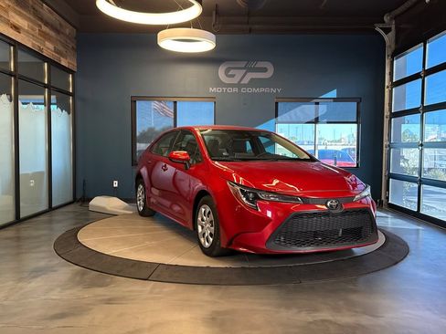 Used 2020 Toyota Corolla LE w/ Carpet Mat Package (TMS) FWD image 1
