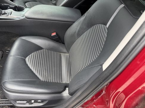 Used 2018 Toyota Camry SE w/ Protection Package (Q2) FWD image 10