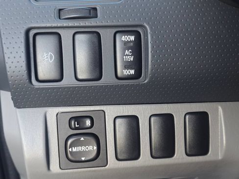 Used 2006 Toyota Tacoma X-Runner RWD image 25