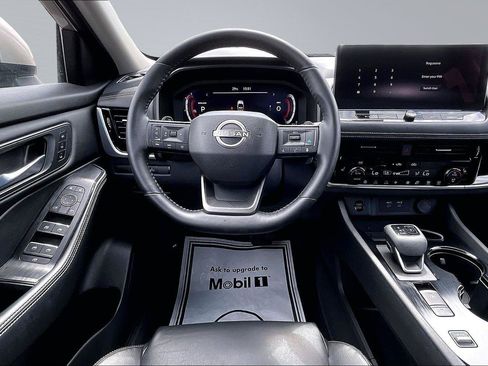 Certified 2025 Nissan Rogue SL w/ SL Premium Package FWD image 6