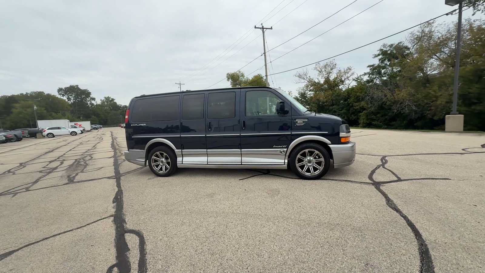 Used 2015 Chevrolet Express 2500 RWD image 9