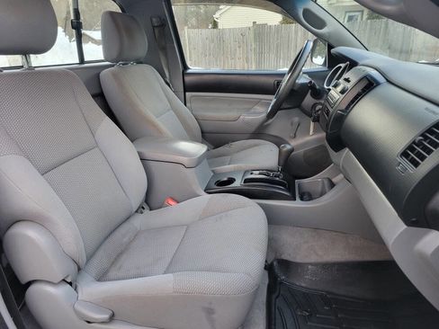 Used 2011 Toyota Tacoma 4x4 Regular Cab image 11