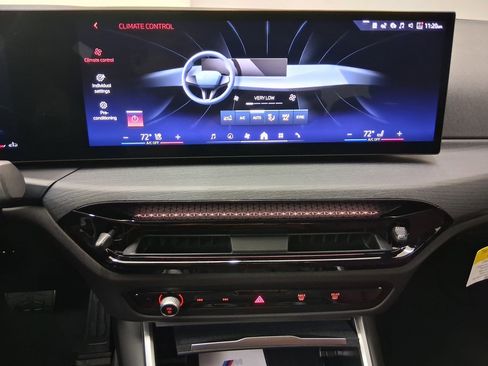 New 2026 BMW 330i Sedan w/ M Sport Package image 23