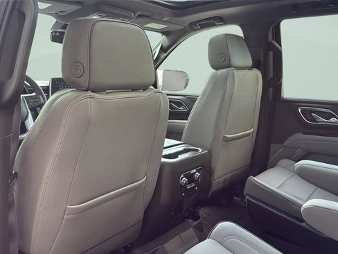 Used 2024 GMC Yukon SLT w/ SLT Premium Package RWD image 21