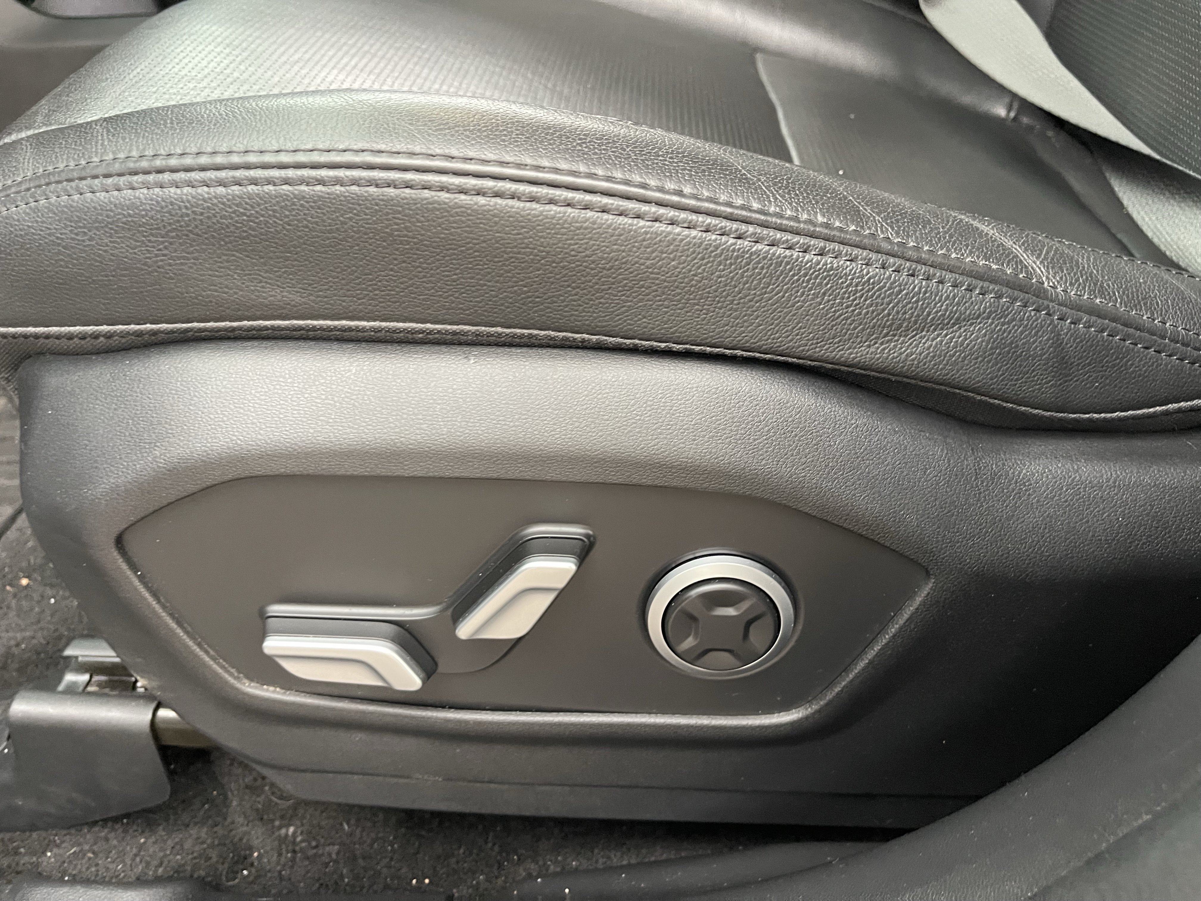 Used 2024 Hyundai Santa Fe Limited AWD/4WD image 19