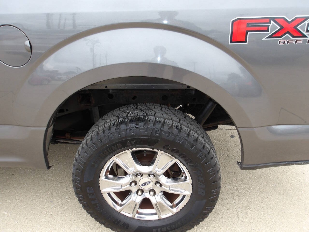 Used 2015 Ford F150 XLT w/ Equipment Group 302A Luxury AWD/4WD image 42