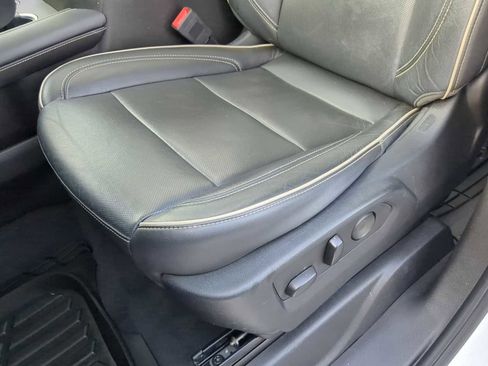 Used 2021 Chevrolet Tahoe Premier w/ Premium Package image 13