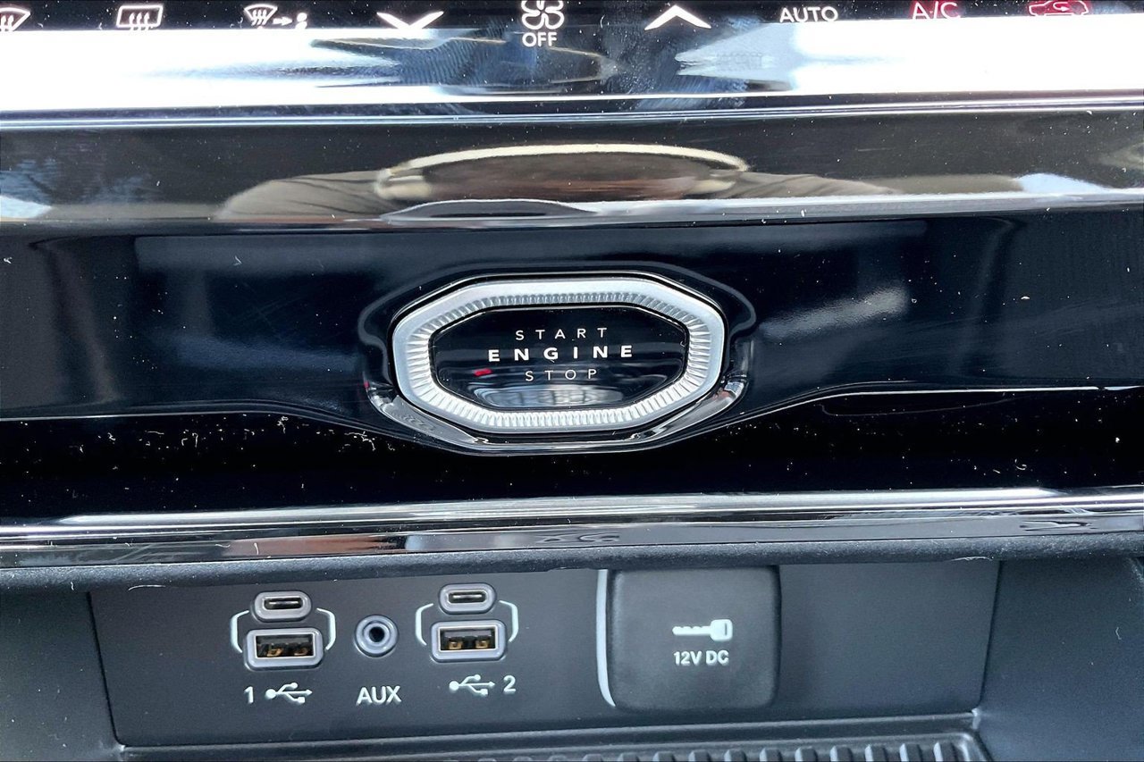 New 2027 Jeep Grand Cherokee Altitude AWD/4WD image 17