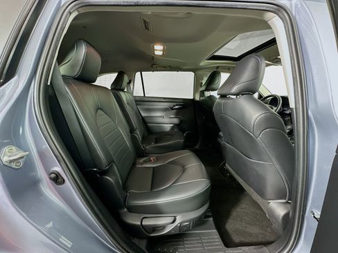 Used 2023 Toyota Highlander XLE FWD image 29