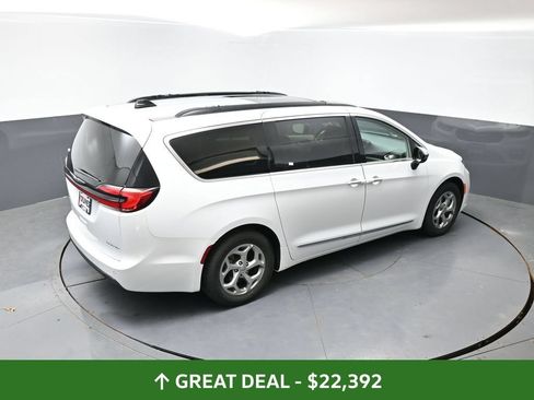 Used 2023 Chrysler Pacifica Limited FWD image 45