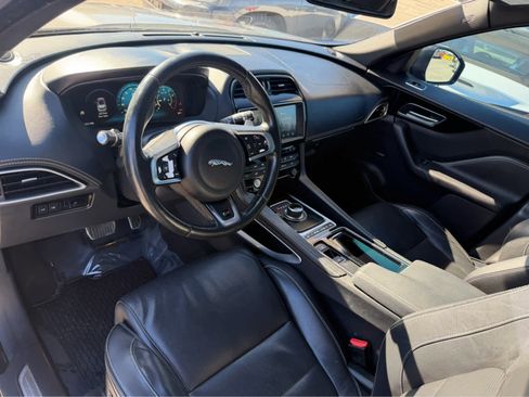 Used 2018 Jaguar F-PACE S image 5