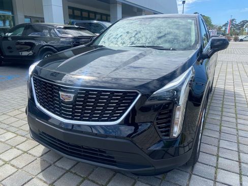Used 2020 Cadillac XT4 Luxury image 2