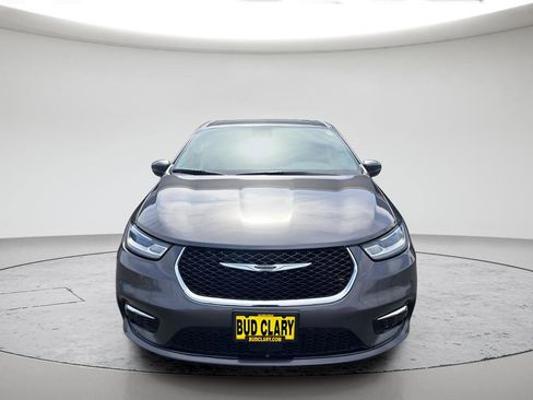 Used 2023 Chrysler Pacifica Touring-L FWD image 8