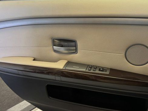 Used 2007 BMW 750Li image 18