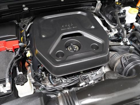 Used 2025 Jeep Wrangler Unlimited Sahara AWD/4WD image 27