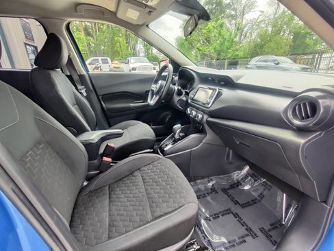 Used 2022 Nissan Kicks S image 9
