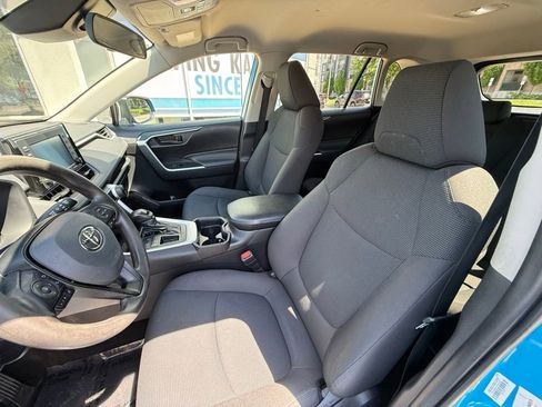 Used 2020 Toyota RAV4 LE FWD image 14
