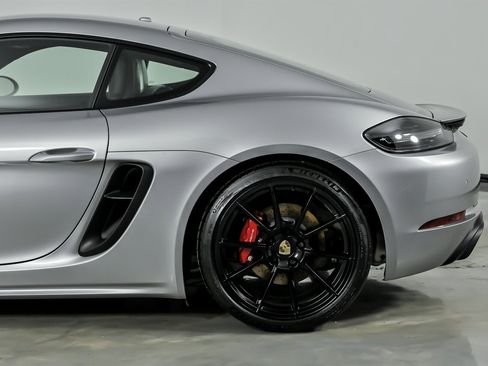 Used 2022 Porsche 718 Cayman GTS image 9