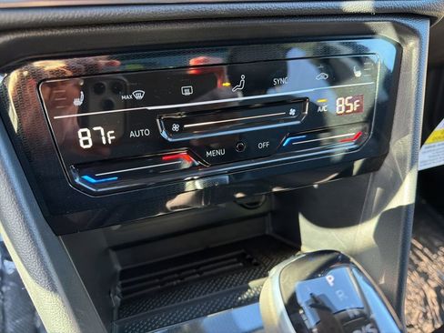 New 2025 Volkswagen Taos SE image 17