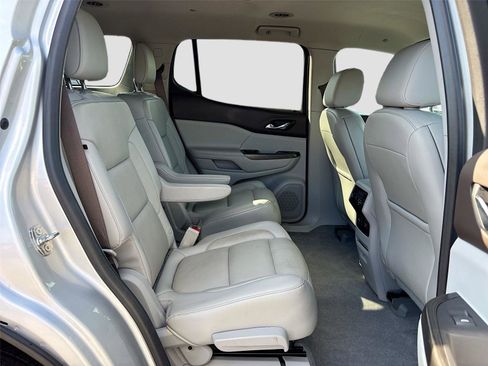 Used 2019 GMC Acadia SLT w/ LPO, Floor Liner Package image 30