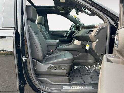 Used 2024 Chevrolet Suburban Z71 w/ Luxury Package image 10