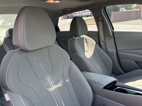 Used 2022 Hyundai Elantra SEL w/ Convenience + Premium Package FWD image 28