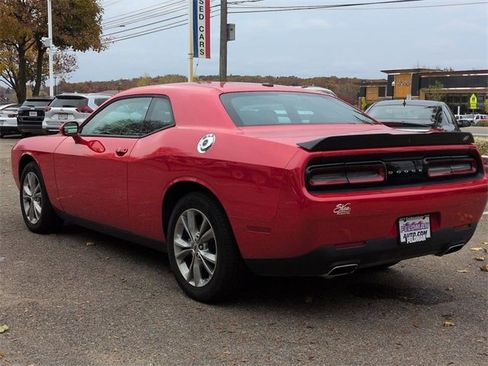Used 2023 Dodge Challenger SXT image 3