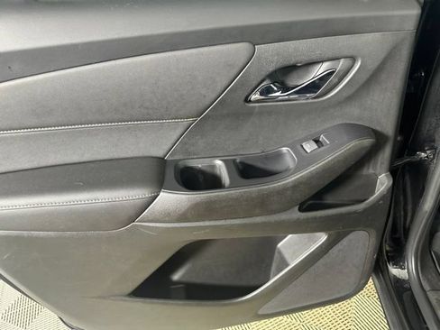 Used 2022 Chevrolet Traverse LT AWD/4WD image 17