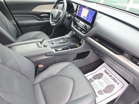Used 2024 Toyota Grand Highlander Platinum image 21