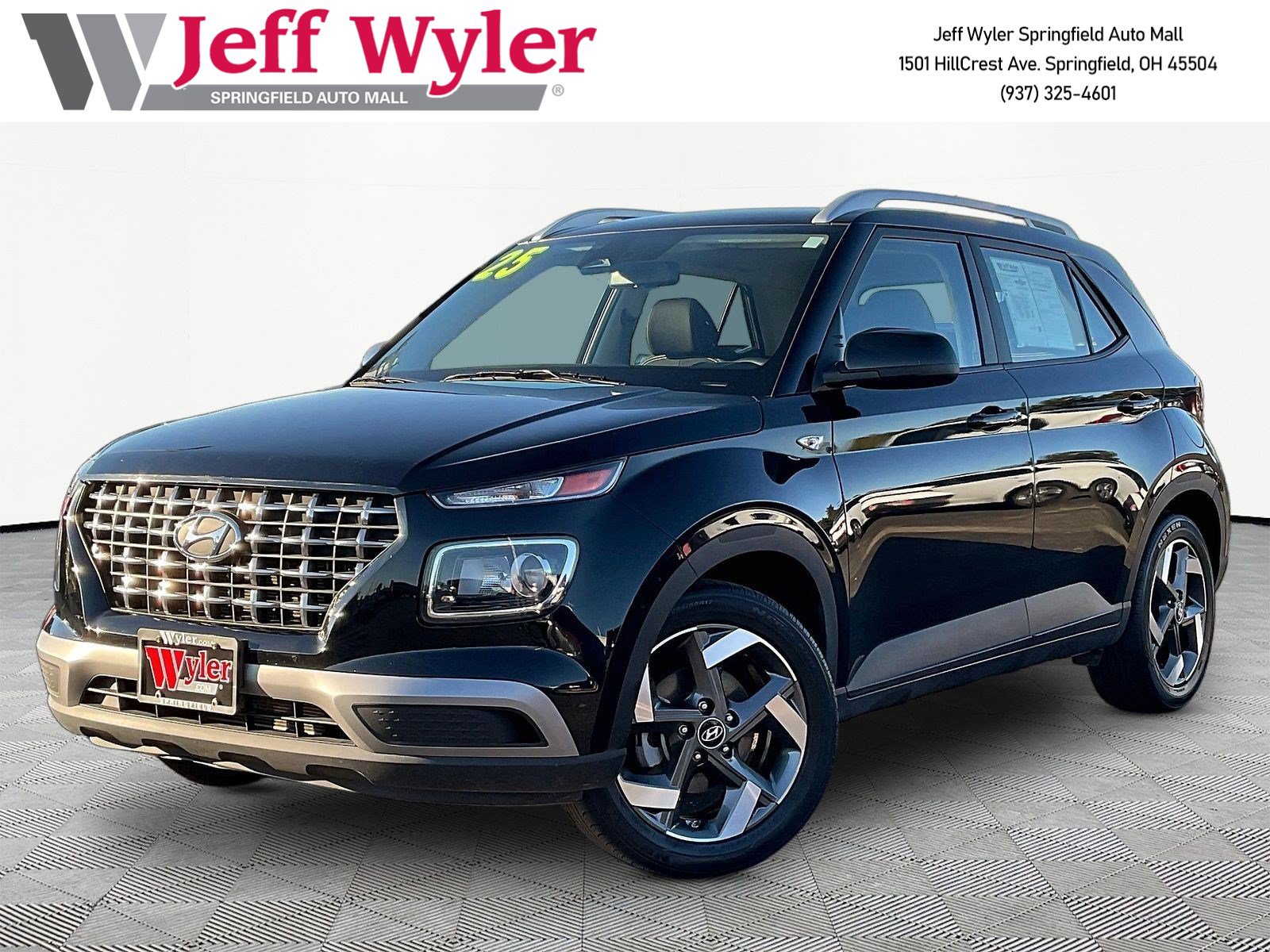 Used 2025 Hyundai Venue SEL FWD image 1