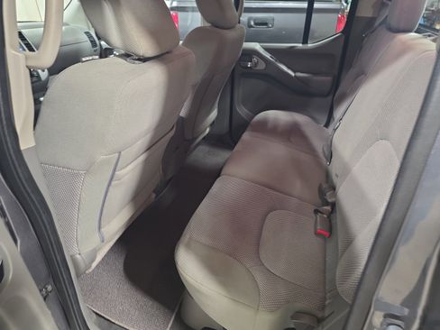 Used 2020 Nissan Frontier SV w/ Midnight Edition Floor Mats image 13