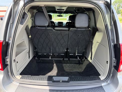 Used 2017 Dodge Grand Caravan SXT w/ Driver Convenience Group FWD image 24