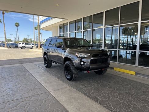 Used 2022 Toyota 4Runner SR5 AWD/4WD image 5
