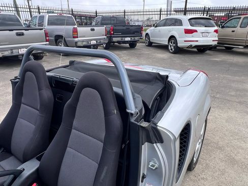 Used 2002 Toyota MR2 RWD image 74