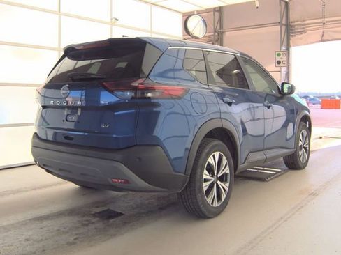 Used 2023 Nissan Rogue SV image 3