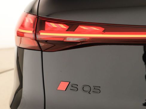 Certified 2025 Audi SQ5 Prestige image 35